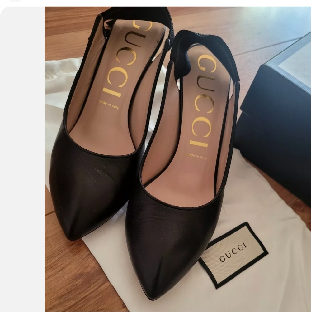 Gucci navy pumps